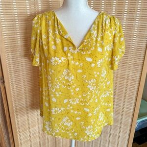 Yellow and white blouse by Cupcakes and Cashmere. Size Medium